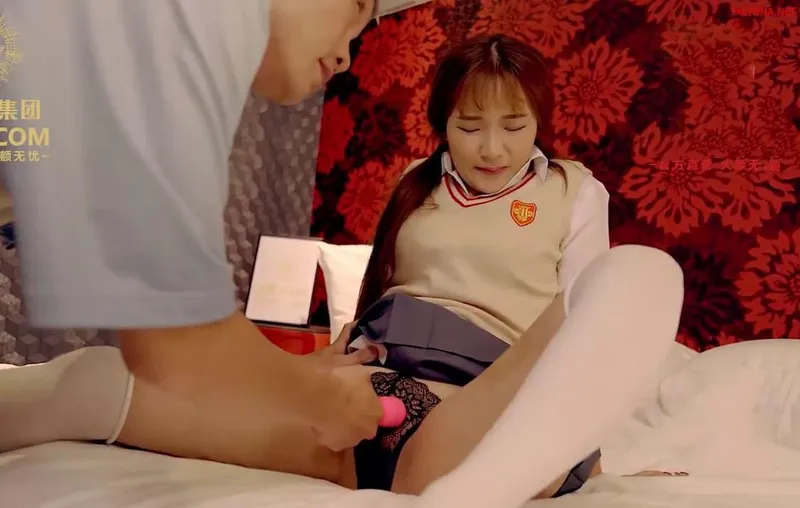 Tiểu thư dùng thân đền bù cho bố vay tiền bọn xã hội đen